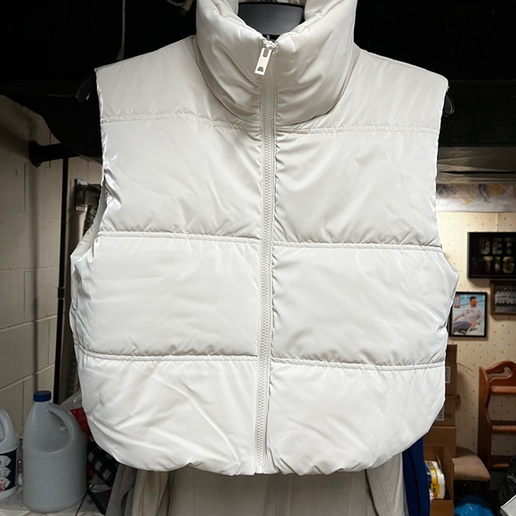 Wild Fable Light Beige Quilted Puffer Vest - Picture 2 of 9